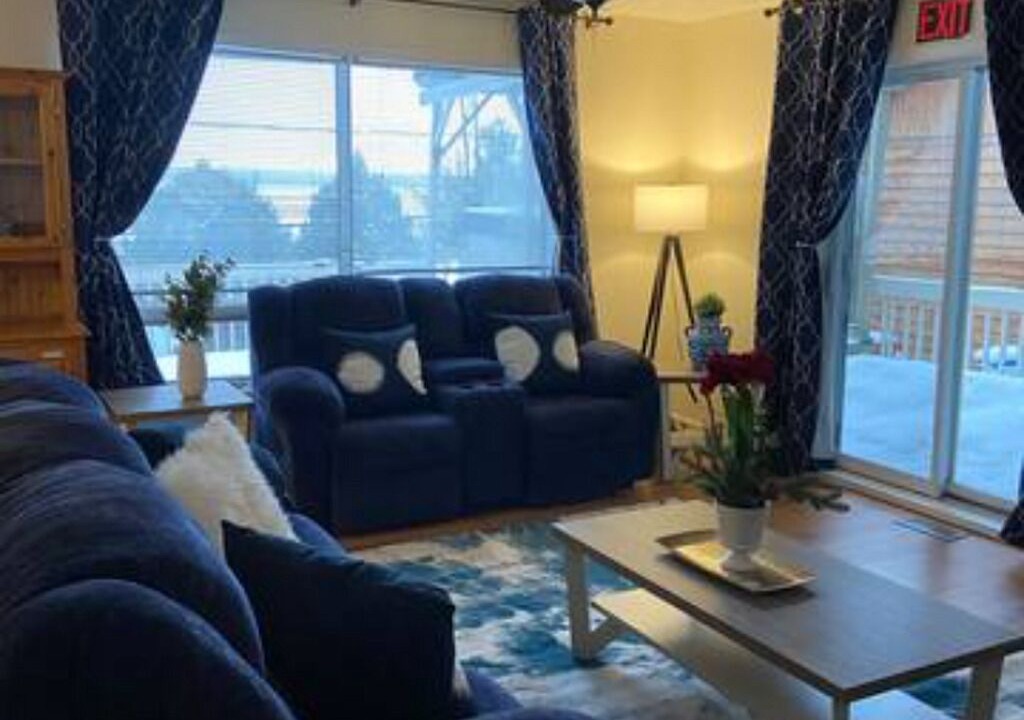Photo of Livingroom in Colpoys Bay