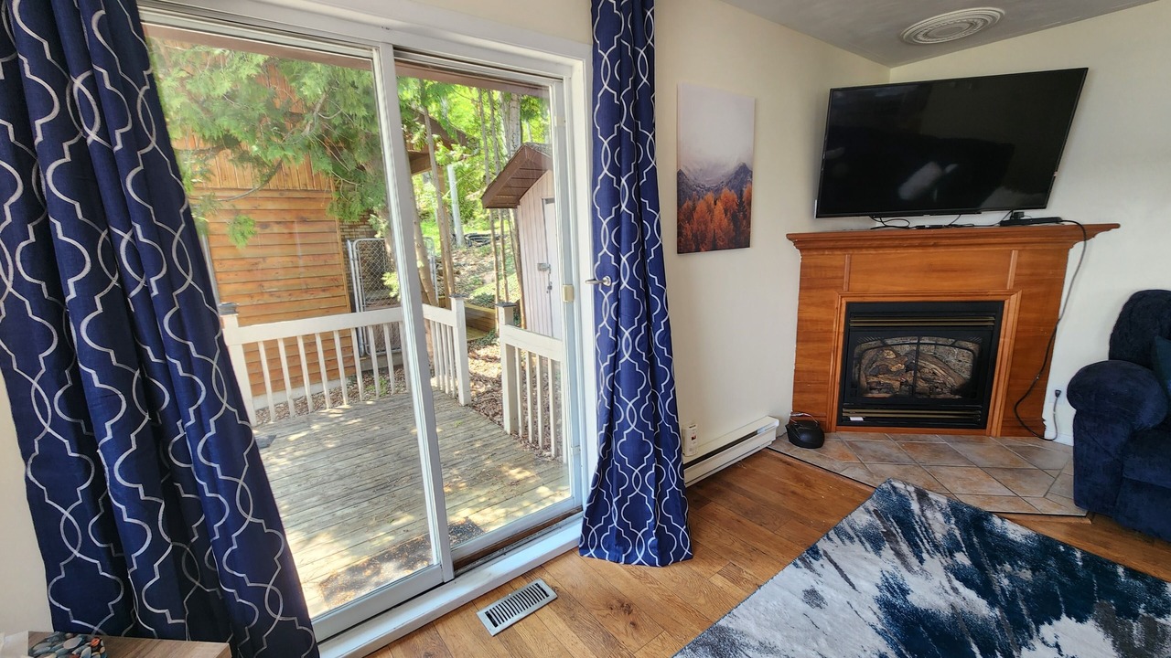 Photo of Livingroom in Colpoys Bay