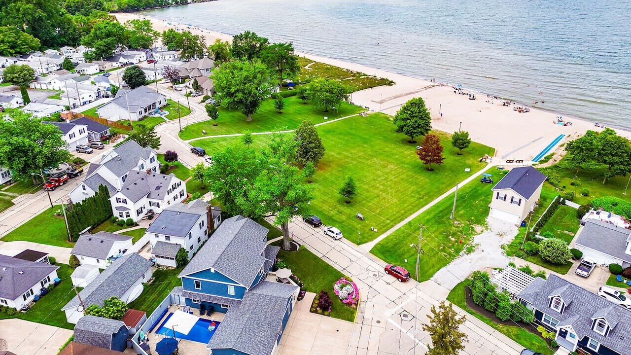 Photo of Others in Huron