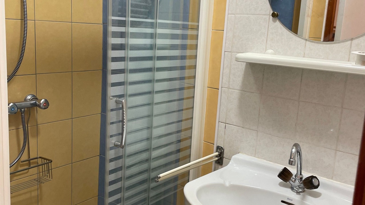 Photo of Bathroom in Roeze-sur-Sarthe