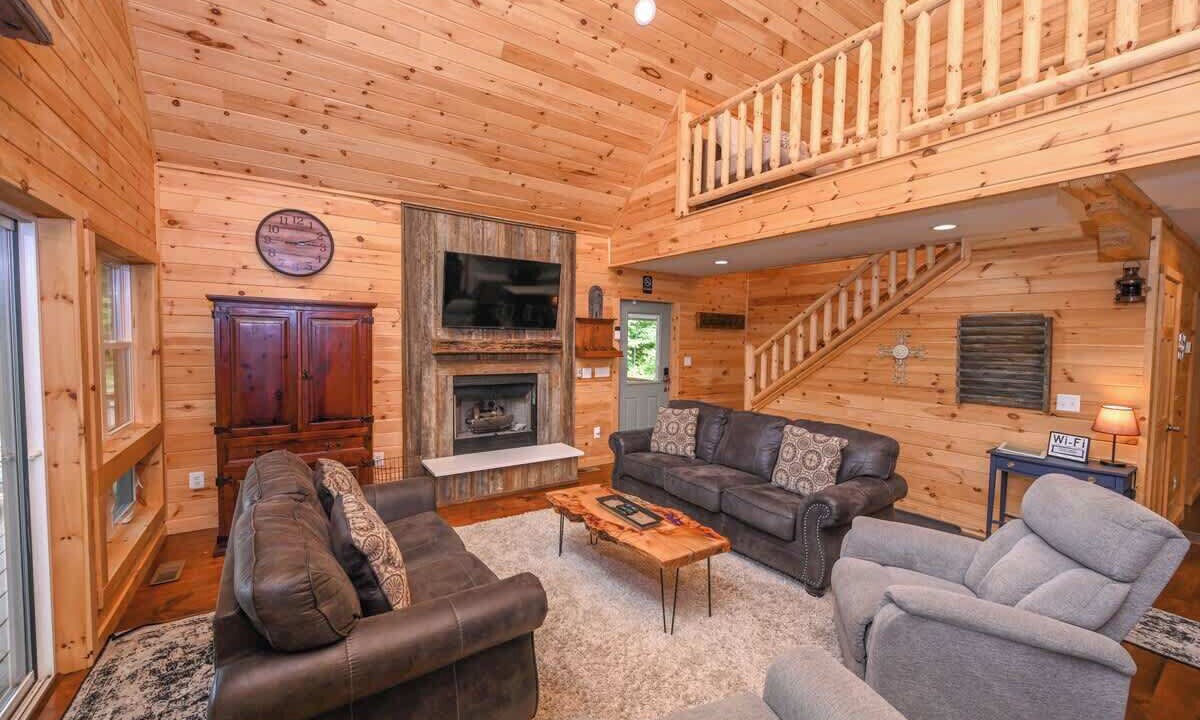 Photo of Livingroom in McHenry