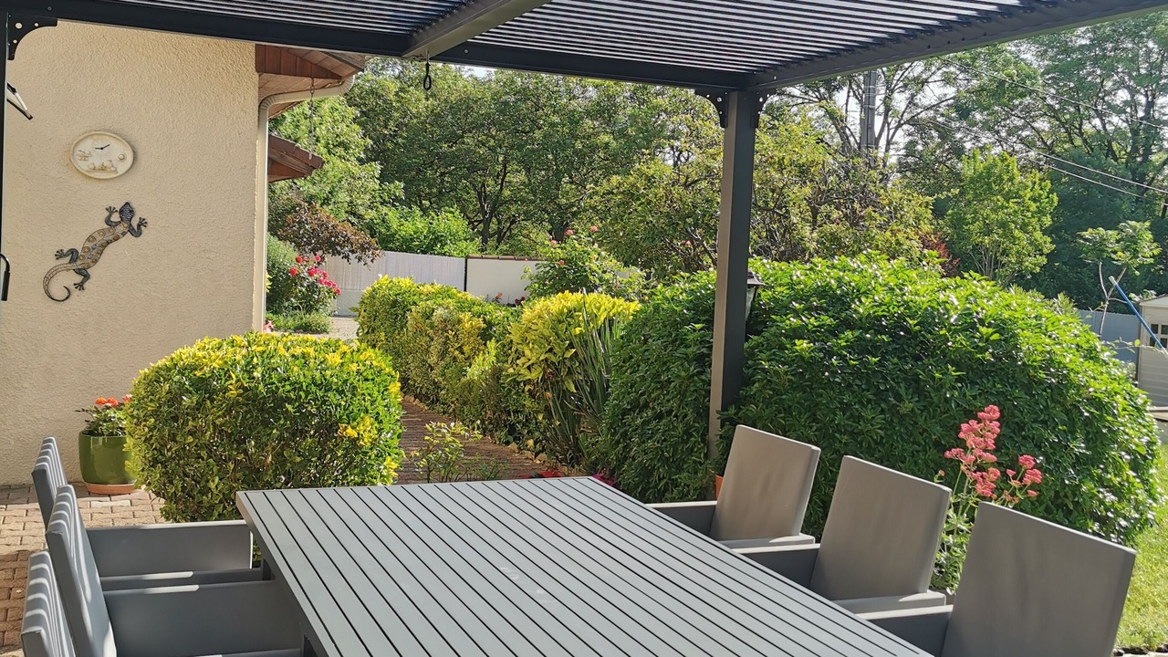 Photo of Outdoor in Cras