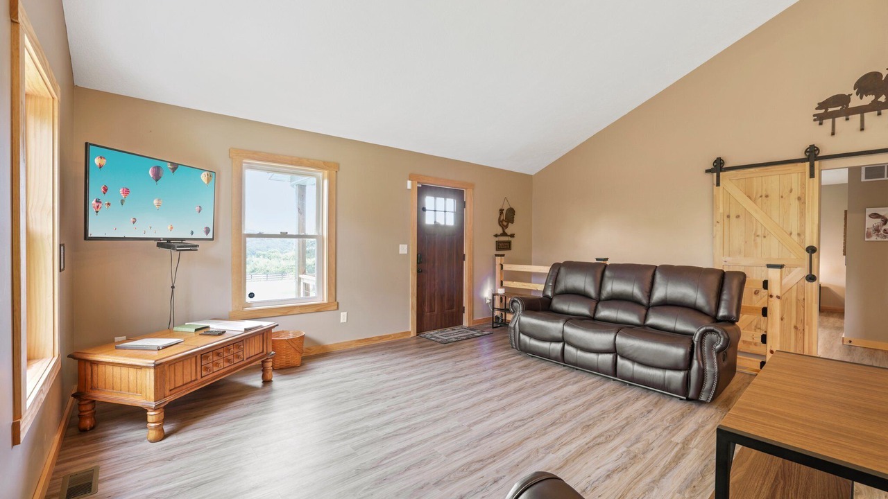 Photo of Livingroom in McArthur