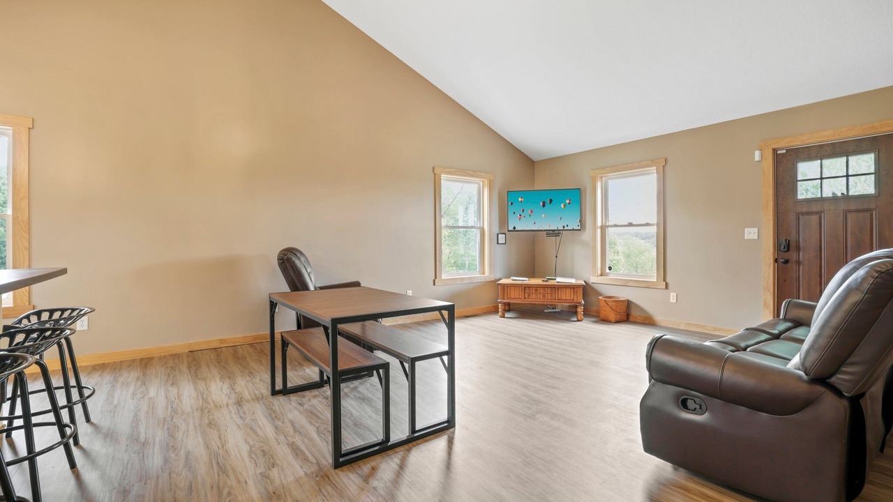 Photo of Livingroom in McArthur