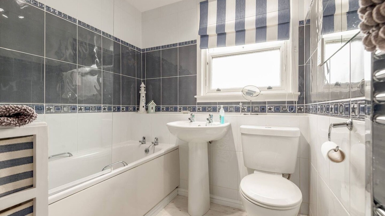 Photo of Bathroom in Leven