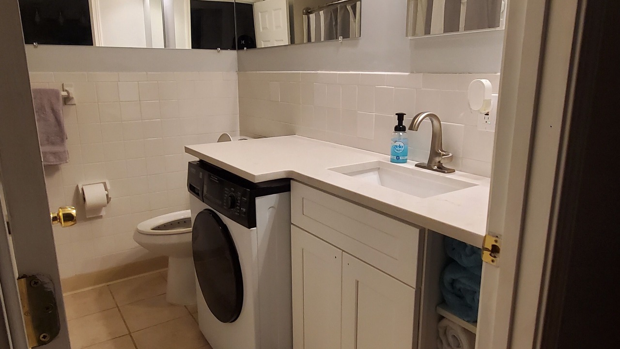 Photo of Bathroom in Columbus Park - Andrew Square