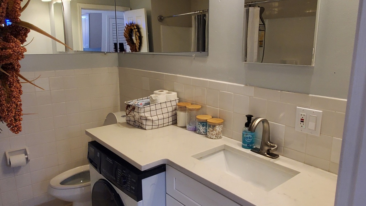 Photo of Bathroom in Columbus Park - Andrew Square