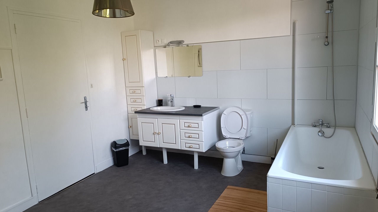 Photo of Bathroom in Cahon