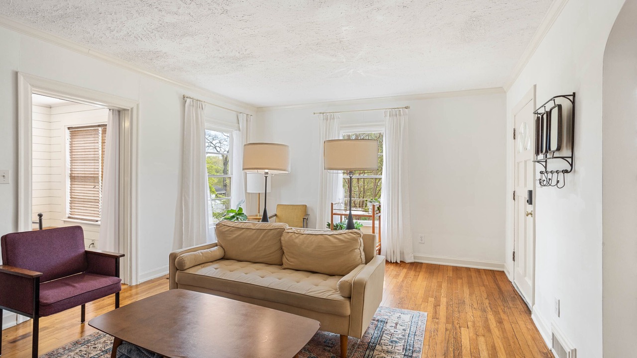 Photo of Livingroom in Redmont Park