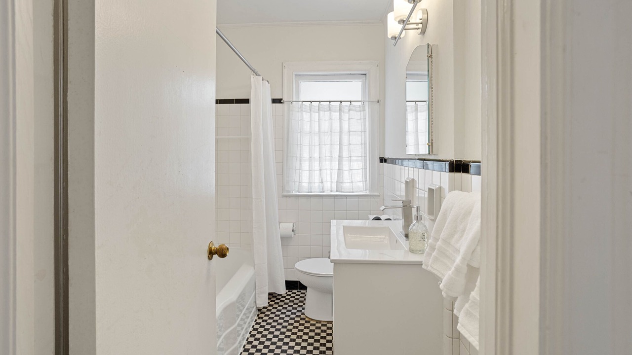 Photo of Bathroom in Redmont Park