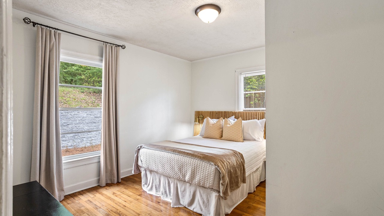 Photo of Bedroom in Redmont Park