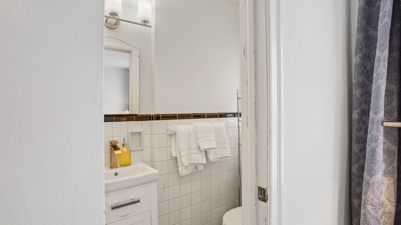 Photo of Bathroom in Redmont Park