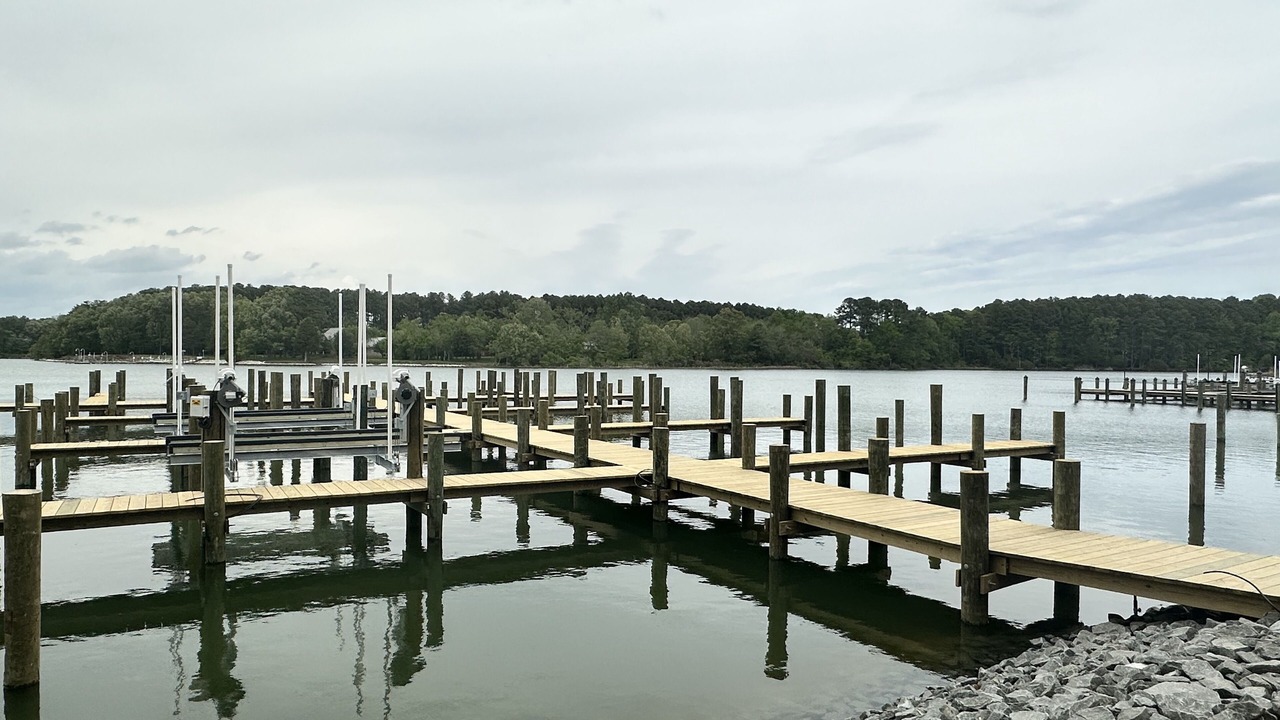 Photo of Others in Valley Lee