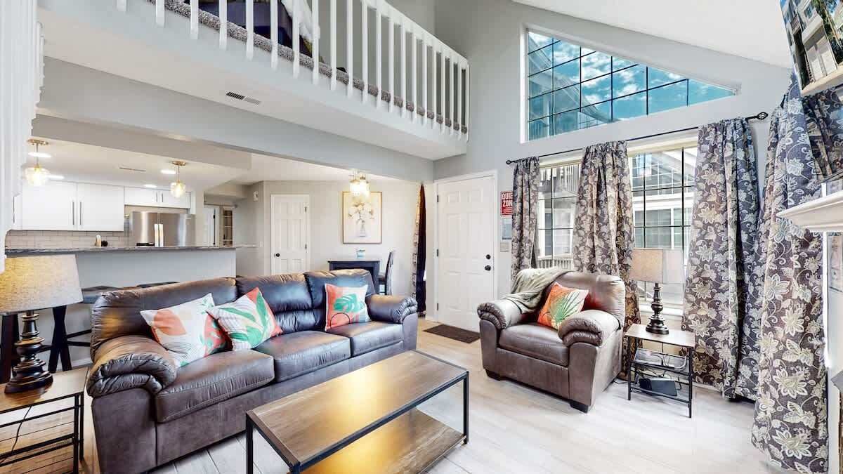 Photo of Livingroom in Aurora Hills
