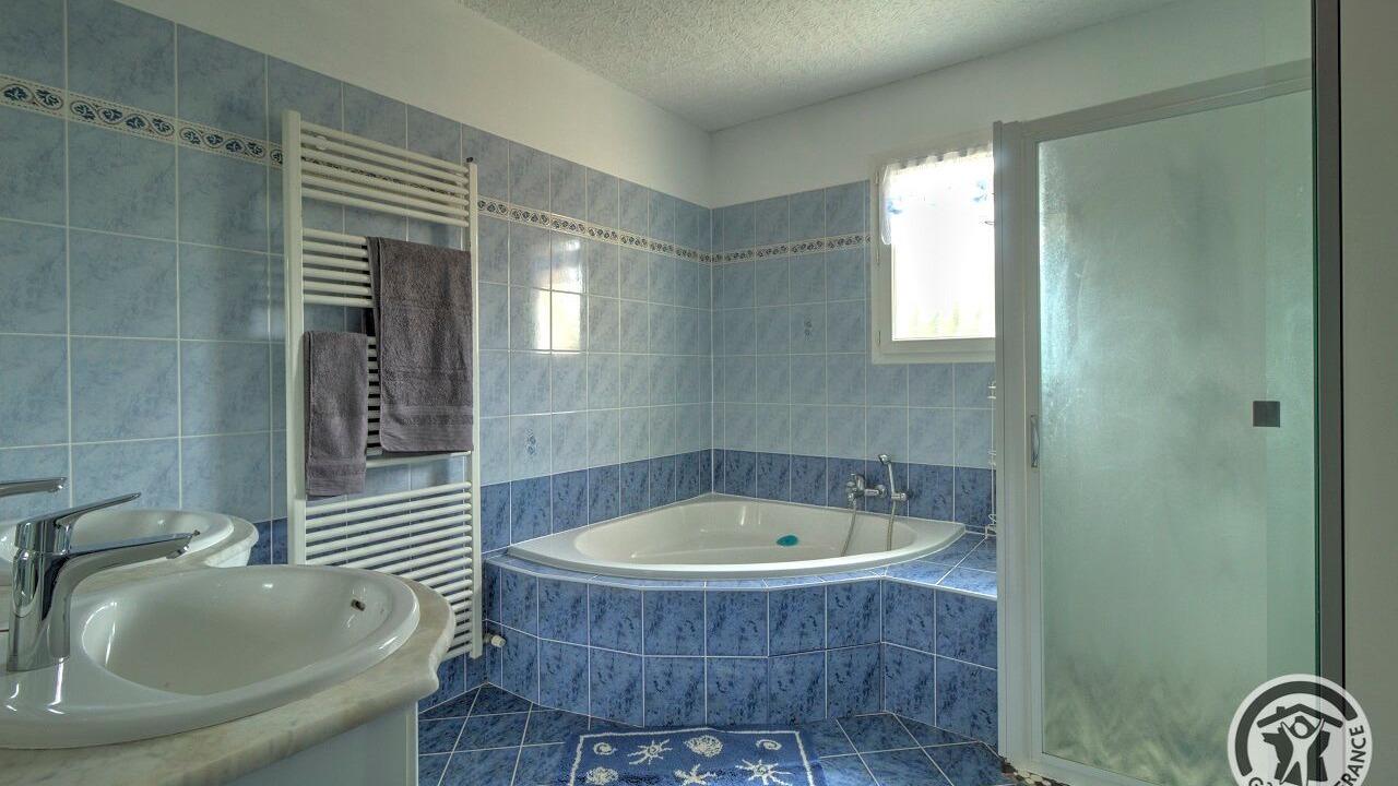 Photo of Bathroom in Duerne