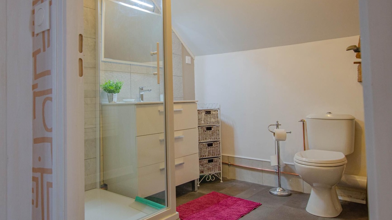 Photo of Bathroom in Clerey