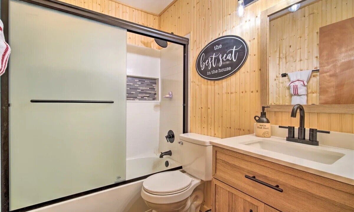 Photo of Bathroom in Ellijay