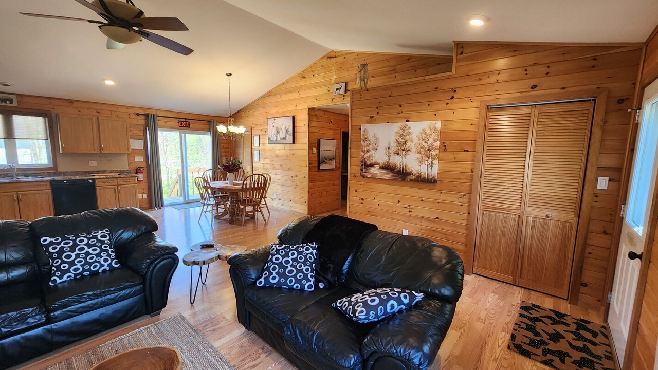 Photo of Livingroom in Miller Lake
