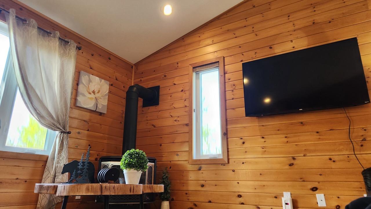 Photo of Livingroom in Miller Lake