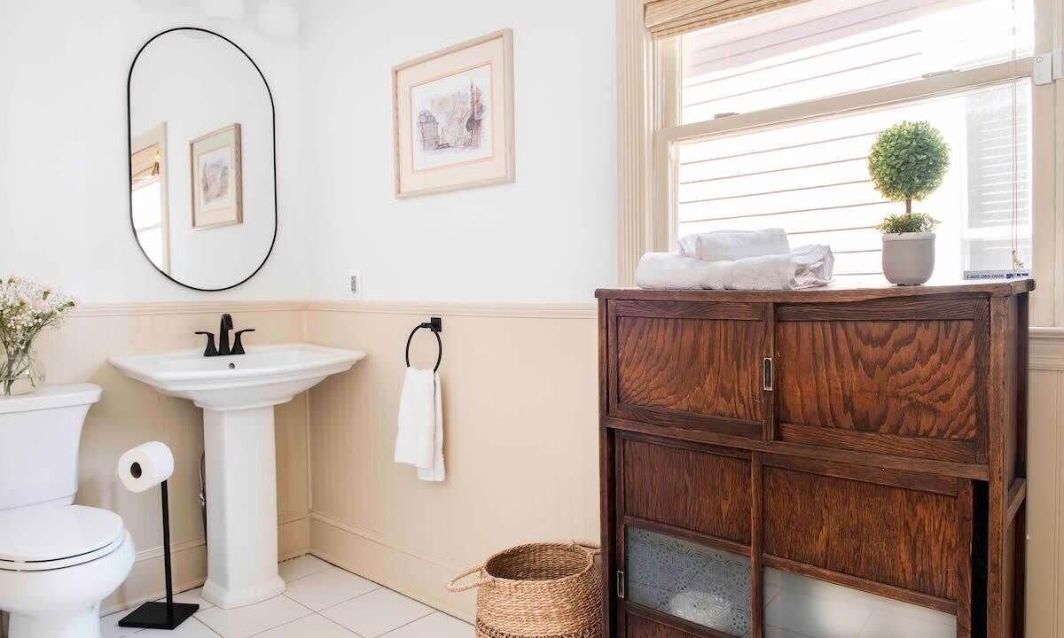 Photo of Bathroom in Cabbagetown