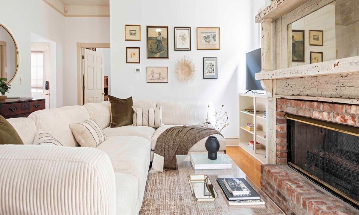 Photo of Livingroom in Cabbagetown
