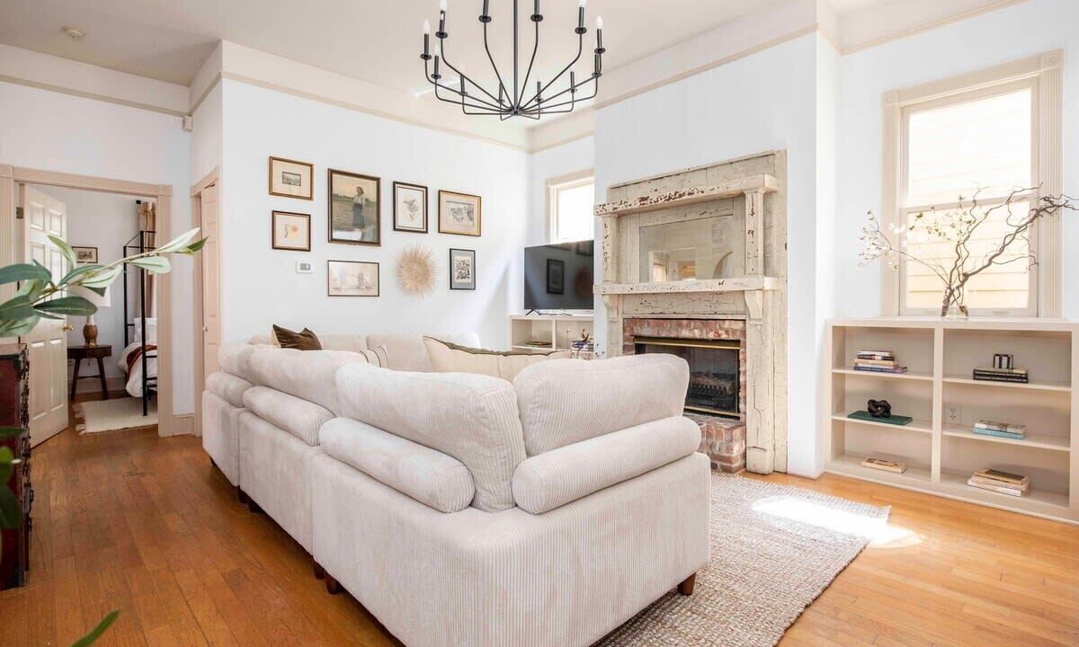 Photo of Livingroom in Cabbagetown