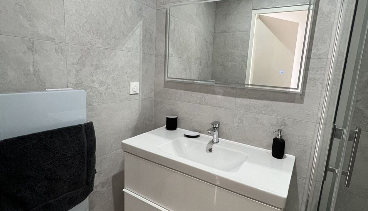 Photo of Bathroom in Cusset