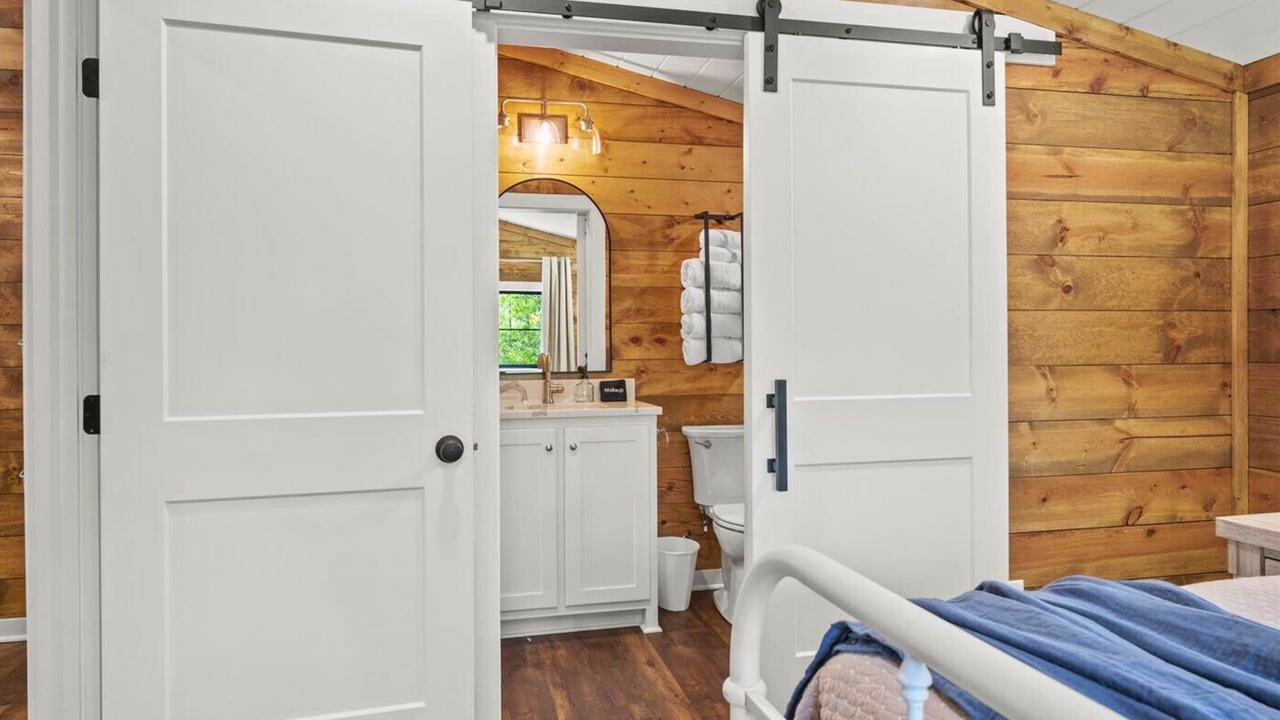 Photo of Bathroom in Broken Bow