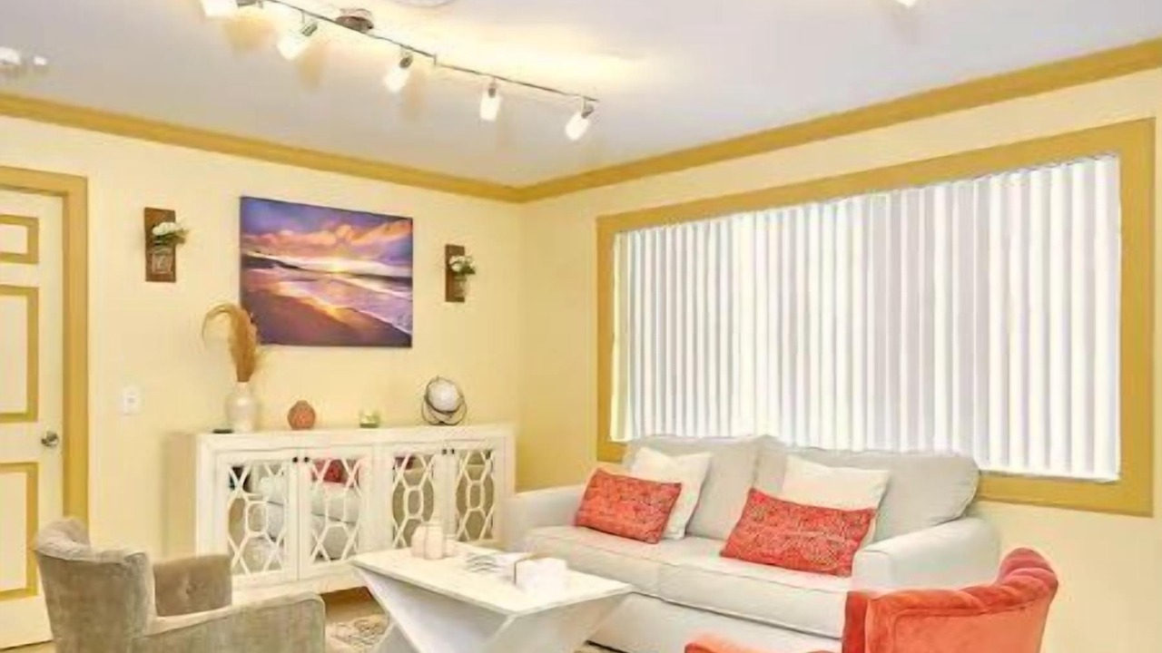 Photo of Livingroom in Lake Worth Corridor