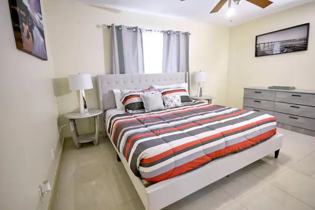 Photo of Bedroom in Lake Worth Corridor