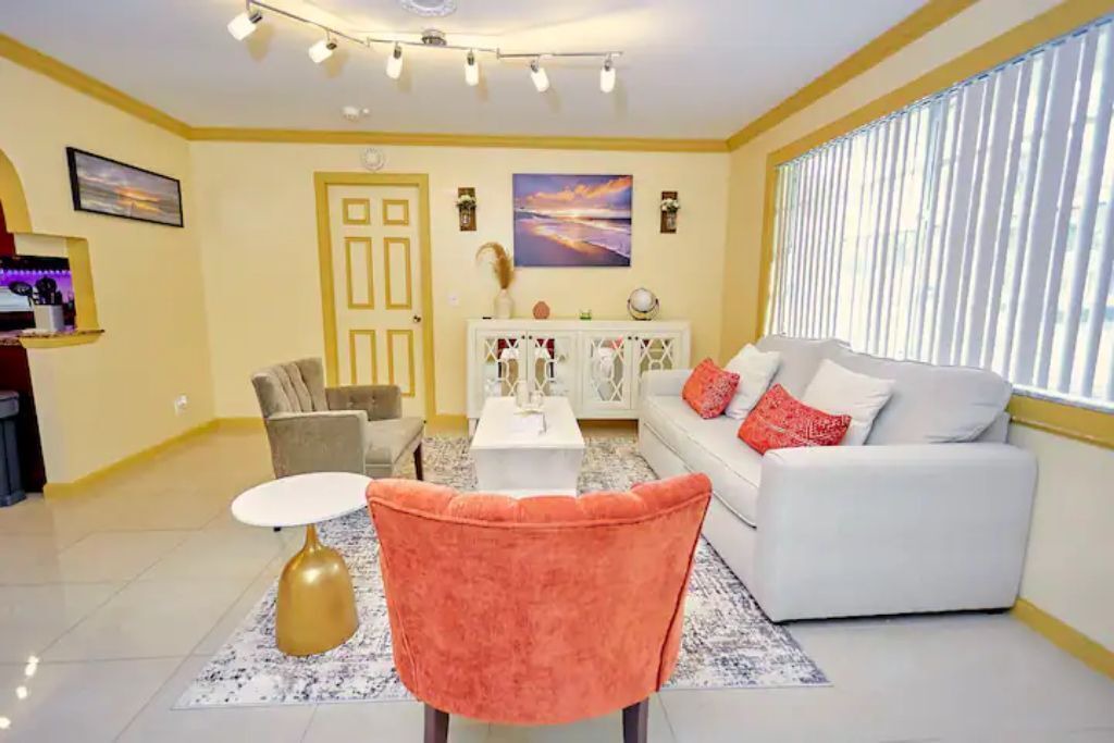 Photo of Livingroom in Lake Worth Corridor
