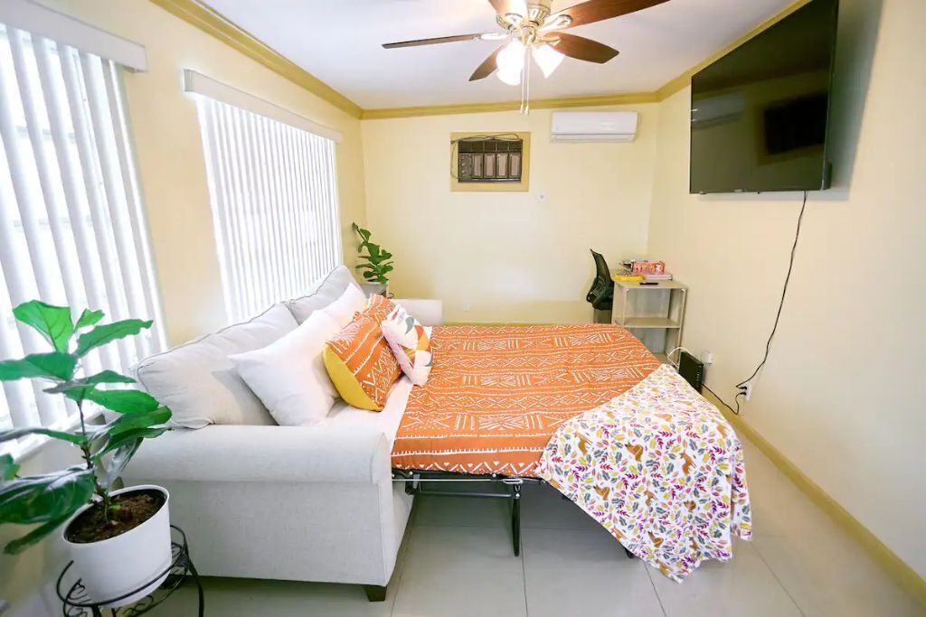 Photo of Bedroom in Lake Worth Corridor