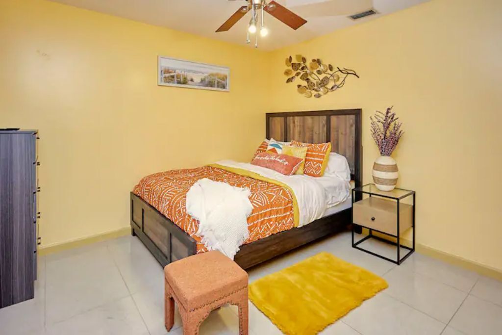 Photo of Bedroom in Lake Worth Corridor