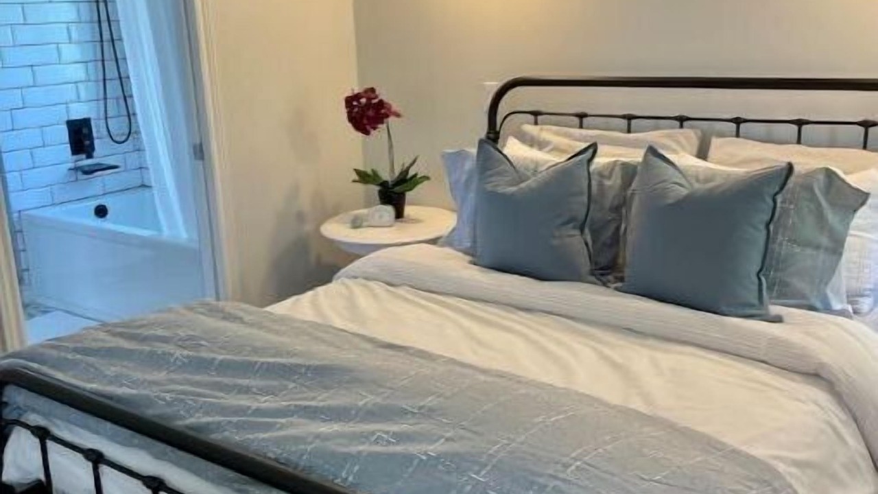 Photo of Bedroom in Boblo Island