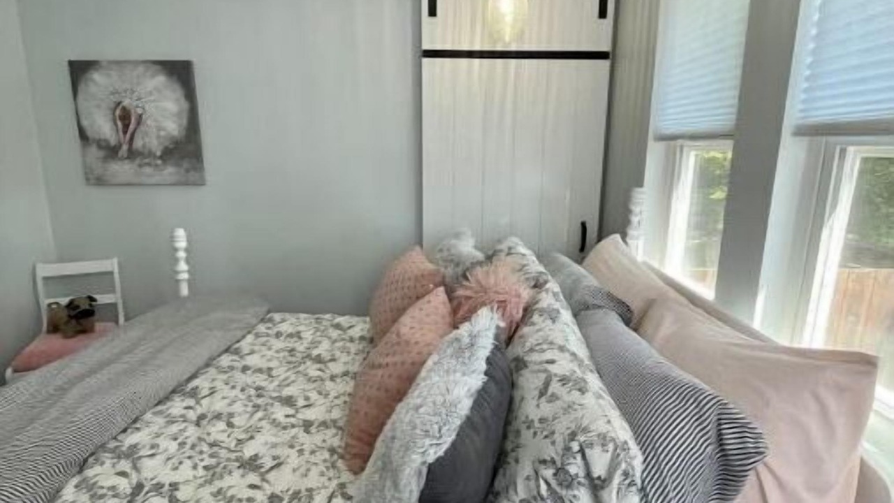 Photo of Bedroom in Boblo Island