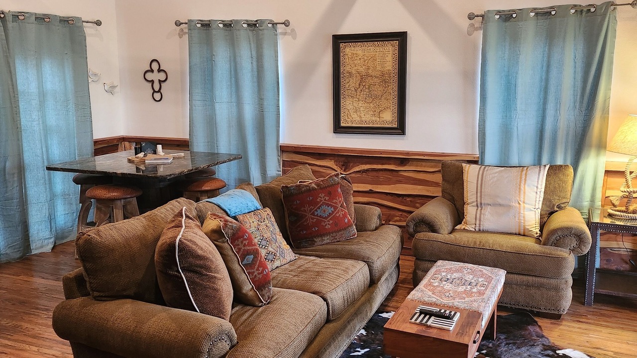 Photo of Livingroom in Cayuga