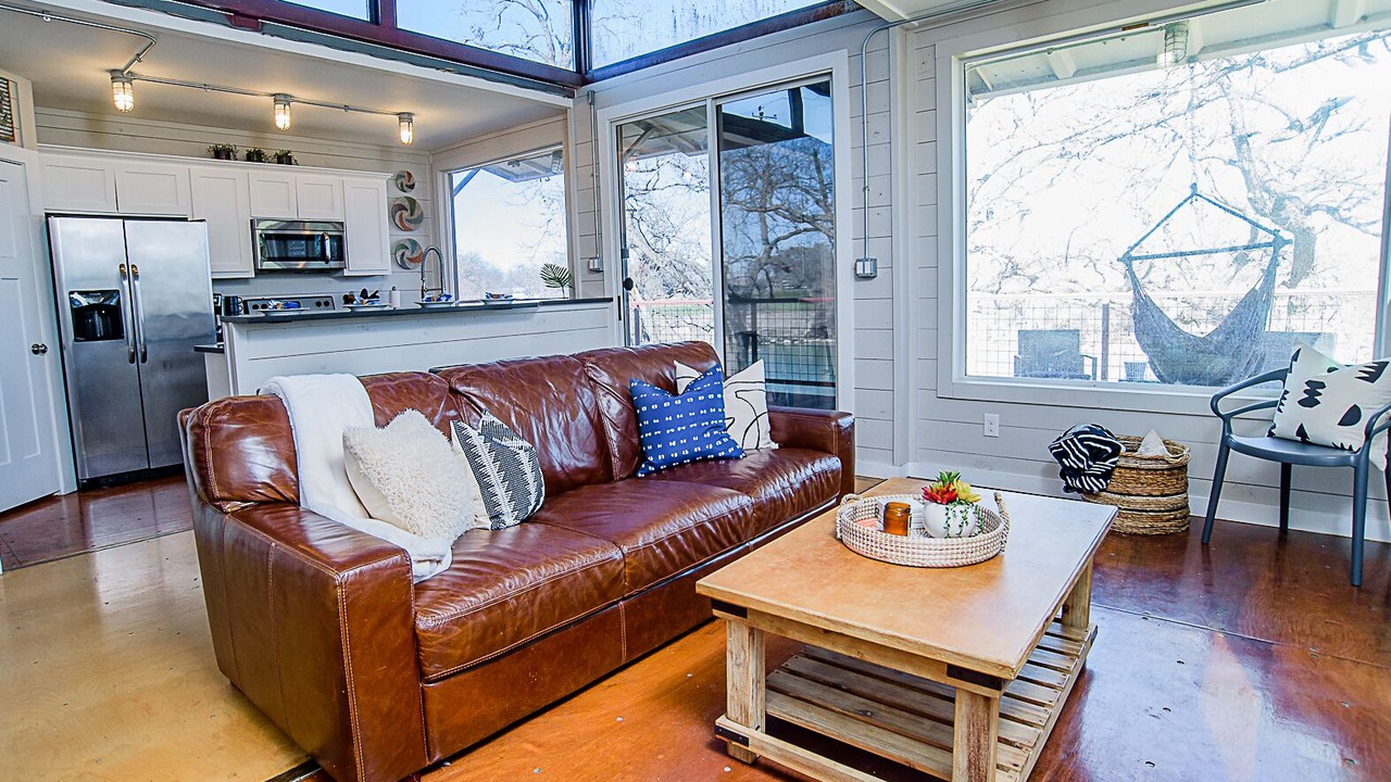 Photo of Livingroom in McQueeney