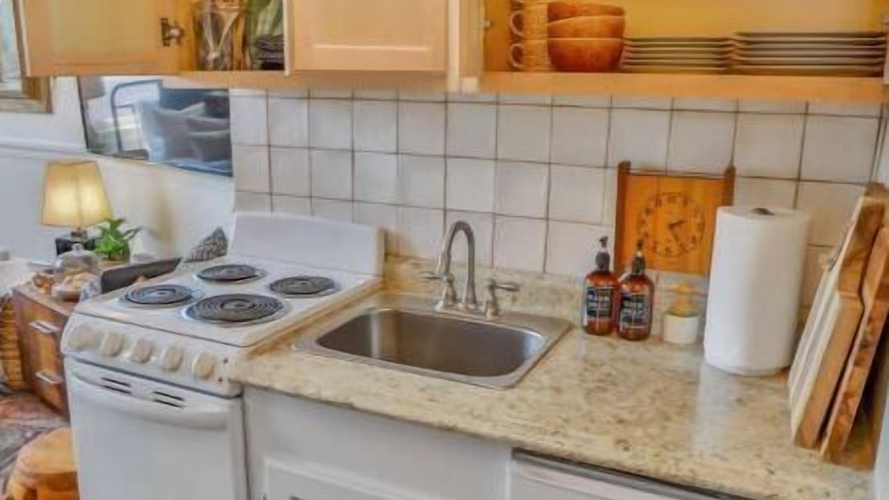 Photo of Kitchen in Main - Military Plaza