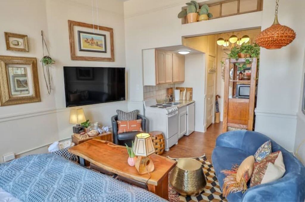 Photo of Bedroom in Main - Military Plaza