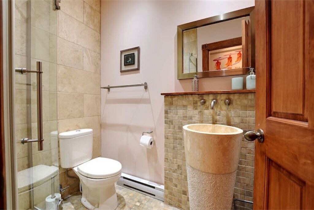 Photo of Bathroom in Ville-Marie