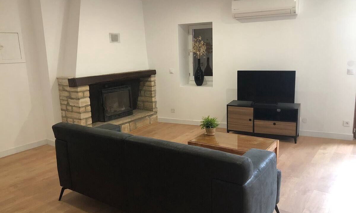 Photo of Livingroom in Saint-Martin-de-Londres