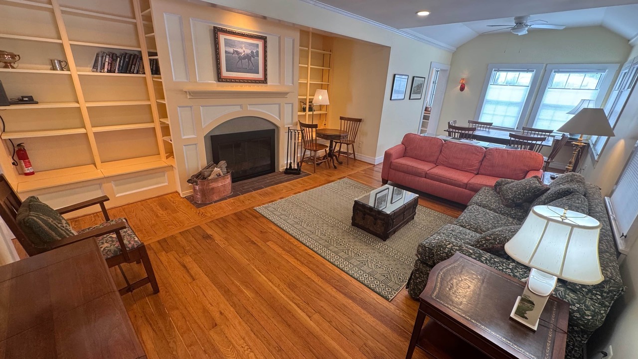 Photo of Livingroom in Warm Springs