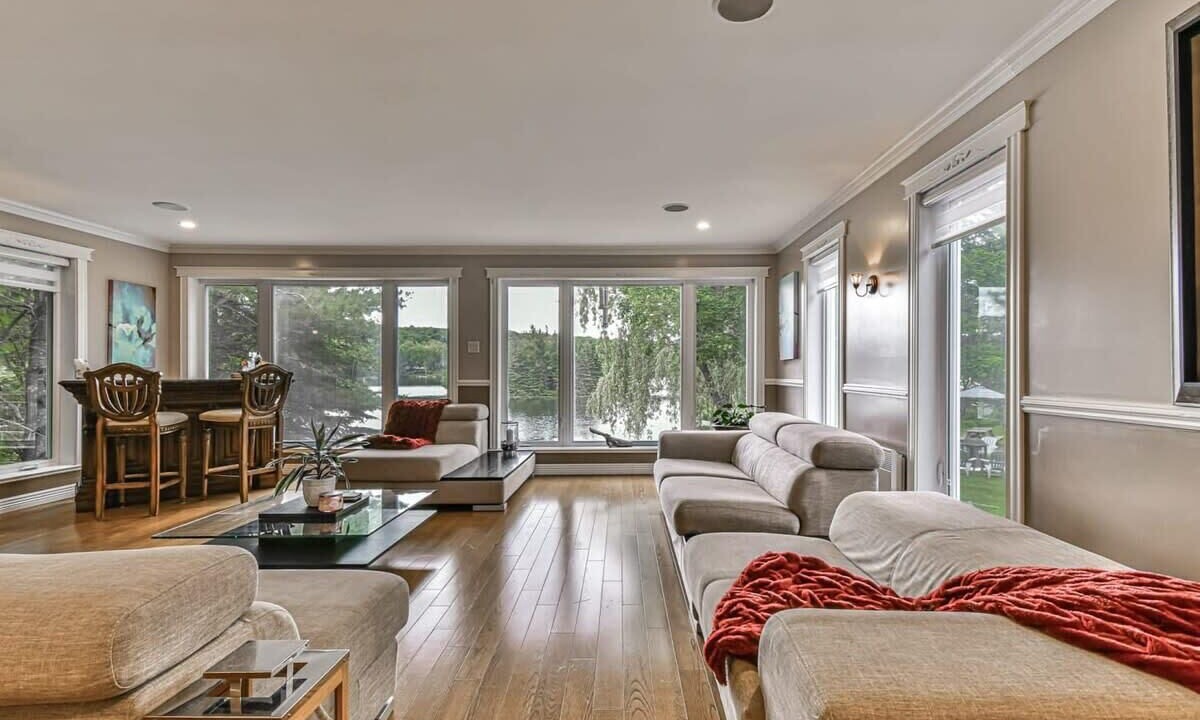 Photo of Livingroom in Prevost