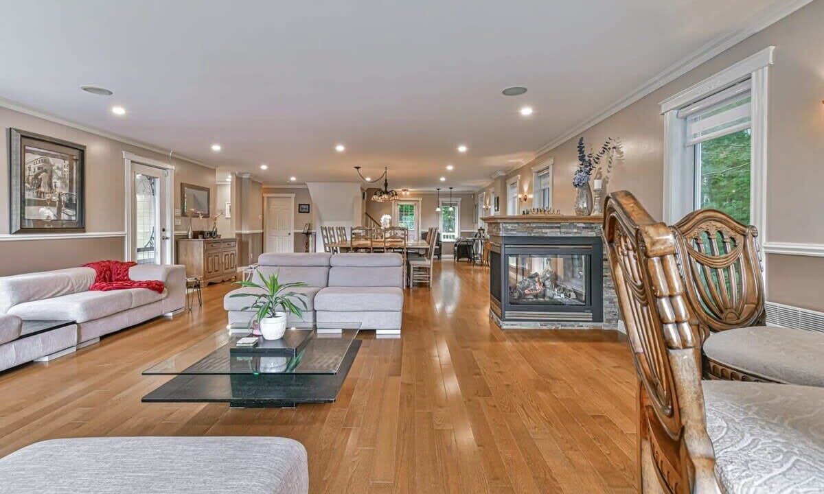 Photo of Livingroom in Prevost