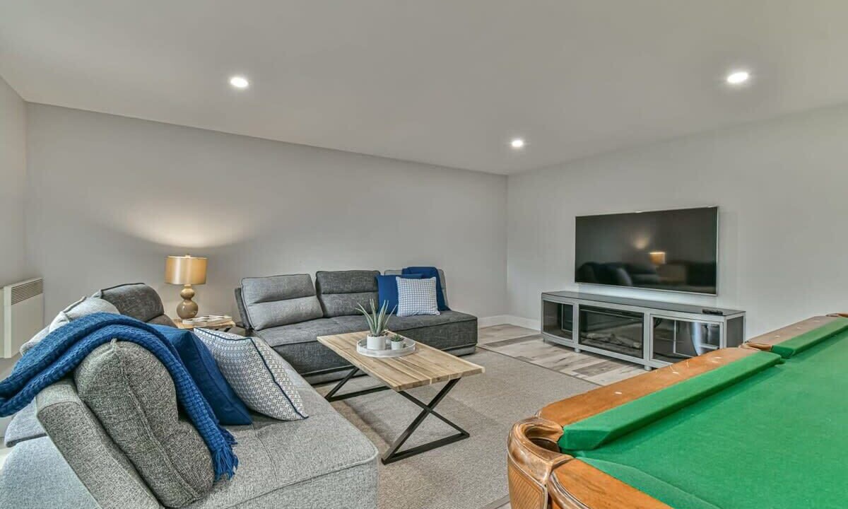 Photo of Livingroom in Prevost