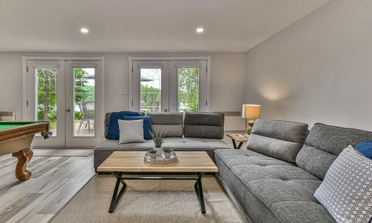 Photo of Livingroom in Prevost