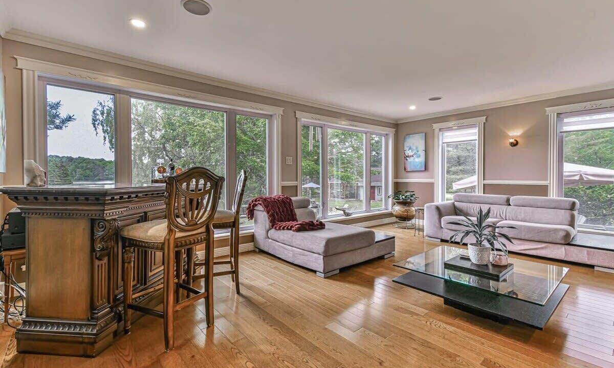Photo of Livingroom in Prevost