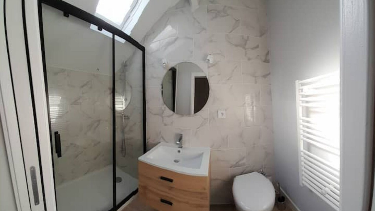 Photo of Bathroom in Sarrancolin