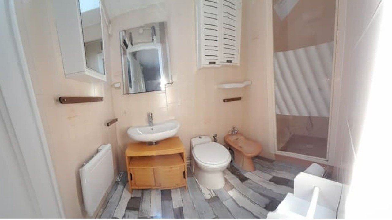Photo of Bathroom in Sarrancolin