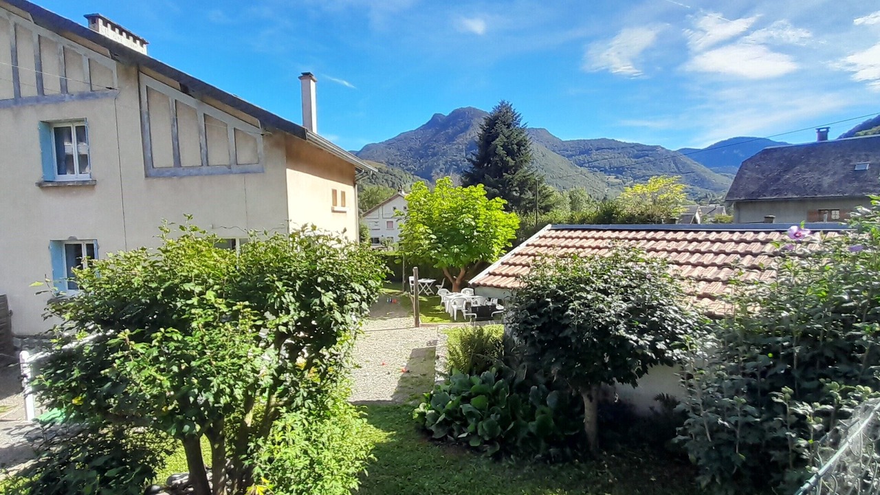 Photo of Outdoor in Sarrancolin